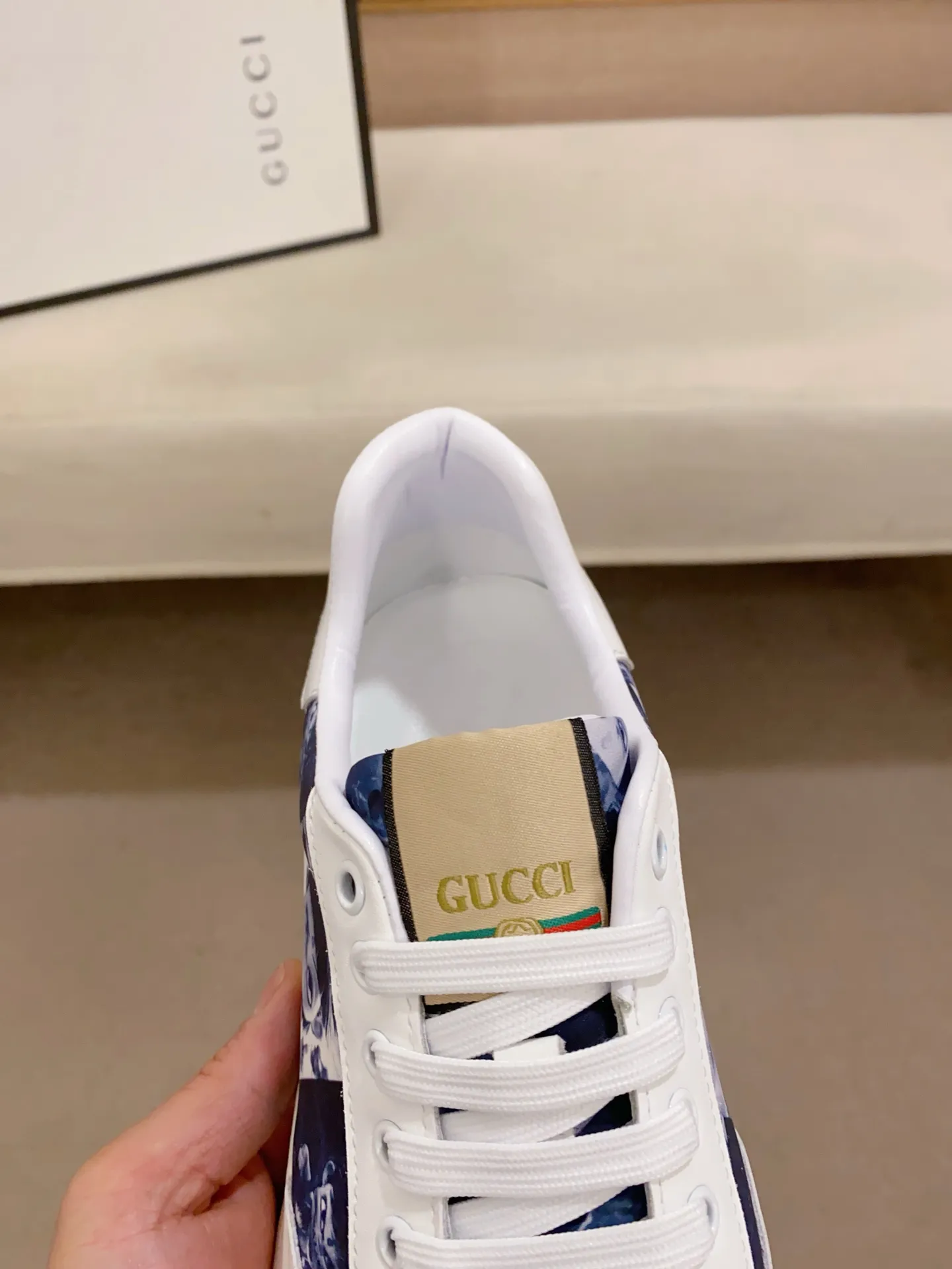 Men's shoes💰 420💰The new GUCCI (Gucci) counters are launched simultaneously. The new men's shoes, 😘fabrics are selected from imported cowhide, and the lining is sheepskin lining. 👍🏿 High-end ☄️ air-cushion molded anti-slip rubber outsole, exquisite lines, simple and elegant, comfortable and high-end for leisure travel. Code number: 38 to 44 (45 can be customized and cannot be returned or exchanged)